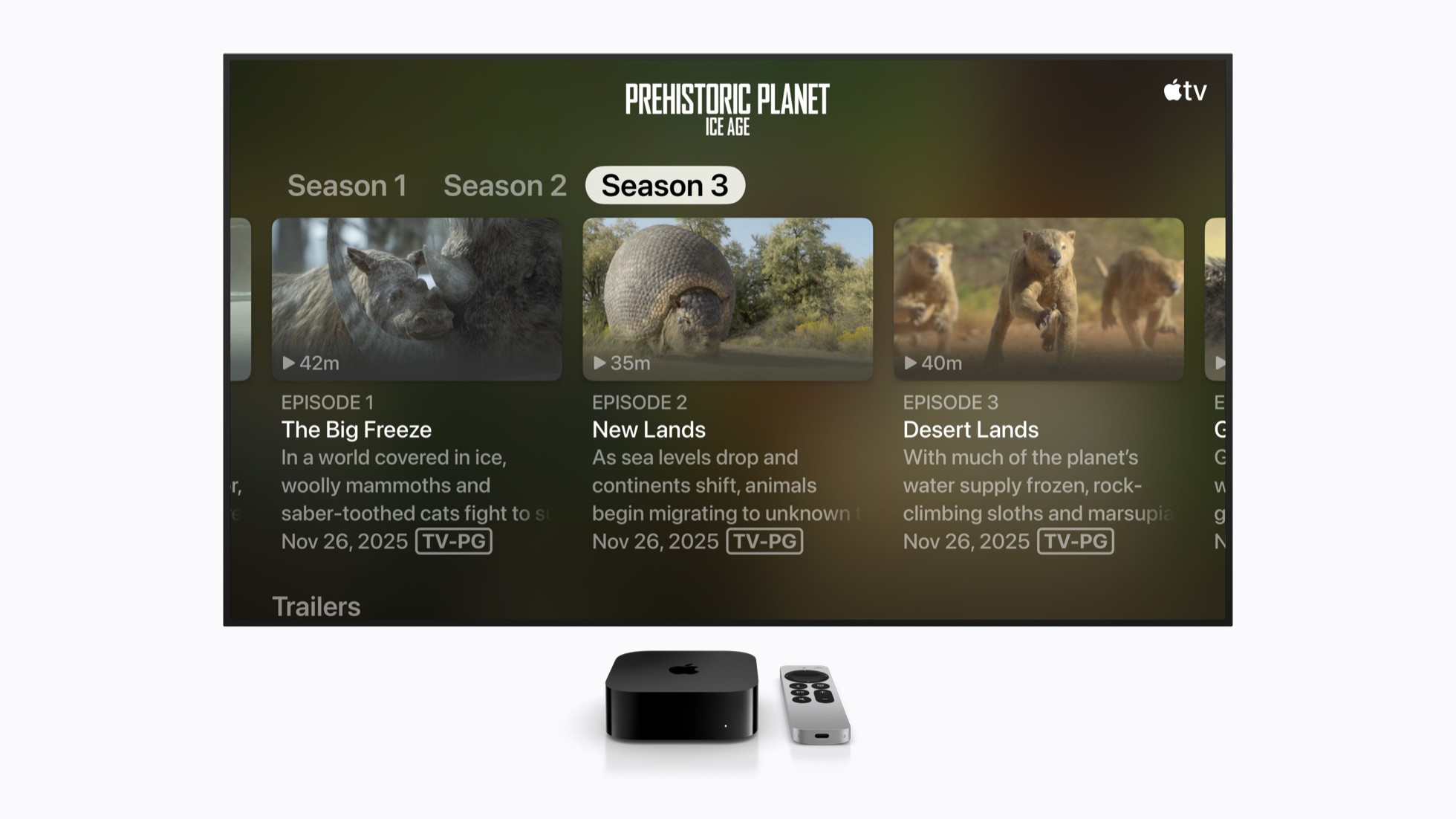 Apple TV 上的《史前星球：冰河时代》菜单，在启用更大字体辅助功能设置后，菜单中的单集标题、描述和季标签明显放大。