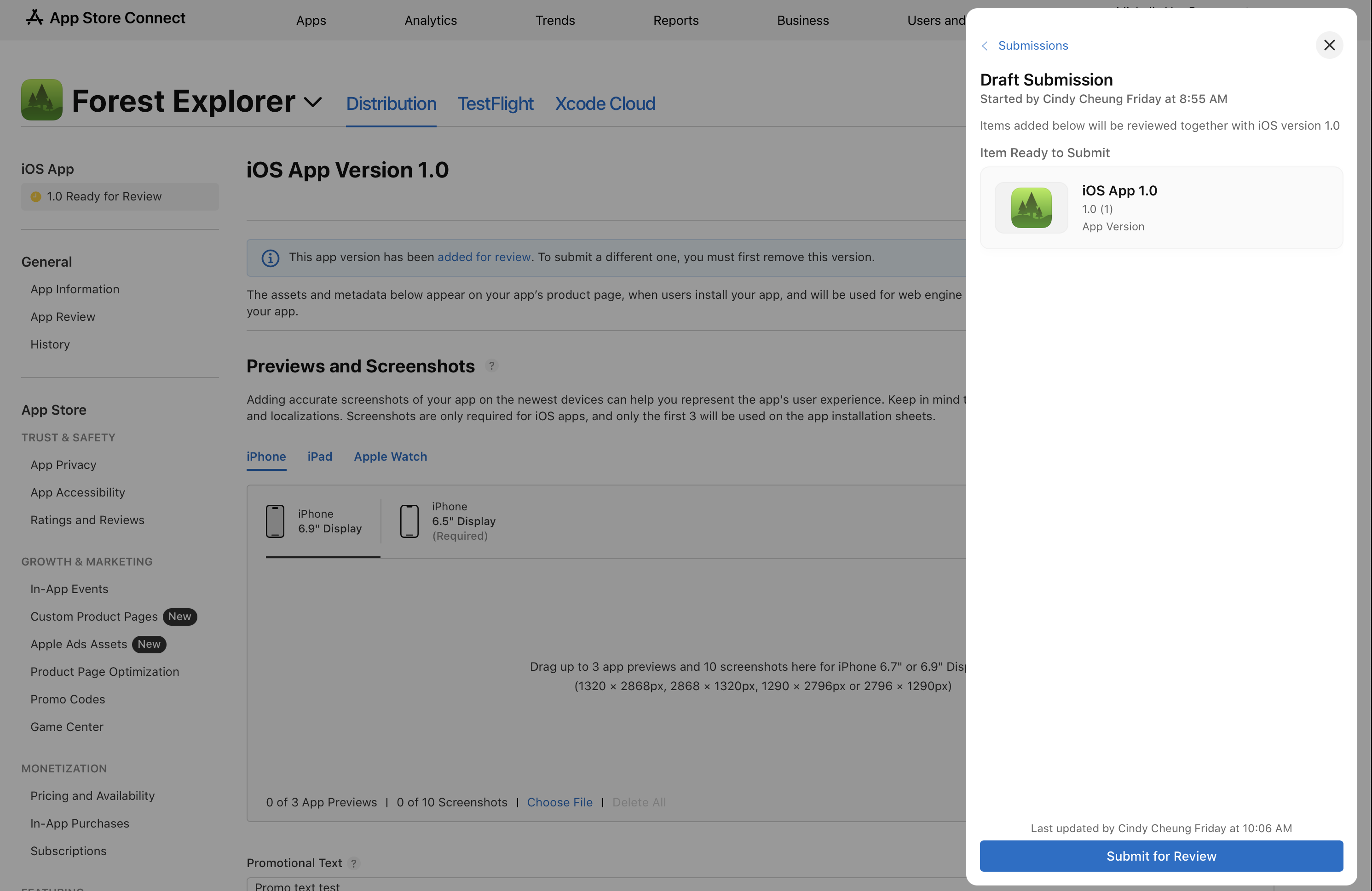 「iOSでの送信」のページのスクリーンショット。「審査の準備ができた項目(1)」の下にアプリバージョンが表示されている。左下に、アプリ内イベントの追加、カスタムプロダクトページの追加、すべての項目の削除を行うためのリンクがそれぞれ表示されている。右上に「App Reviewに提出」ボタンがある。