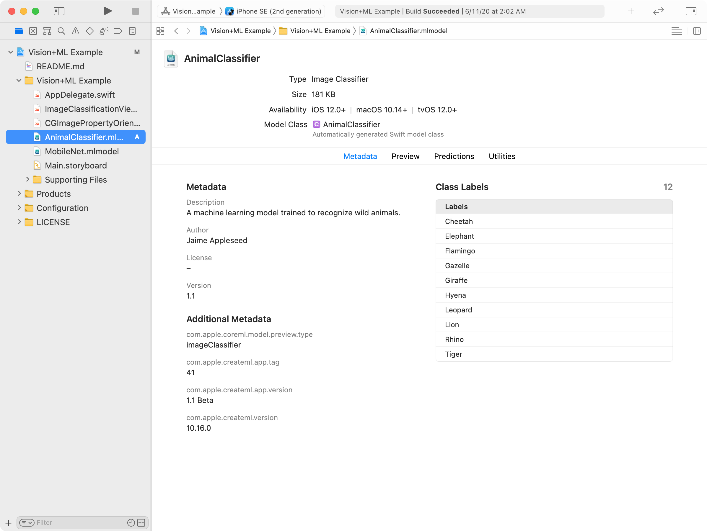 Xcodeで開いたサンプルコードプロジェクトのスクリーンショット。動物分類モデルがエディタービューに表示されています。